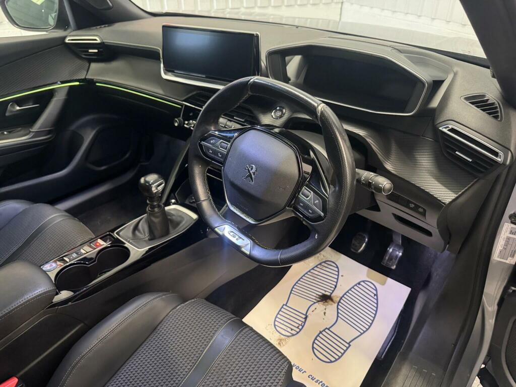 Peugeot 2008 1.2 Puretech Allure Premium Suv #13