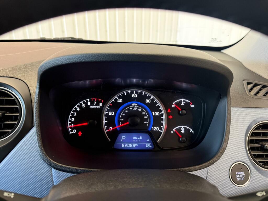Hyundai I10 1.2 Premium White #19