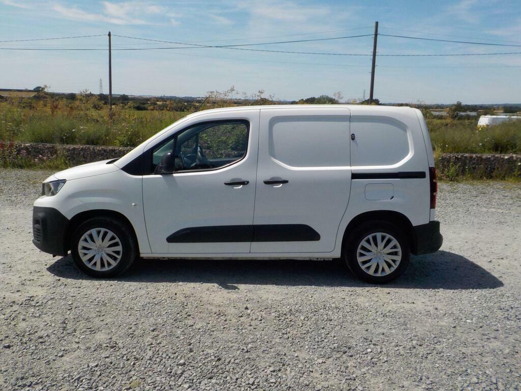 Peugeot Partner 1.5 Bluehdi 1000 Professional Standard Panel Van S GF69BMU White #2