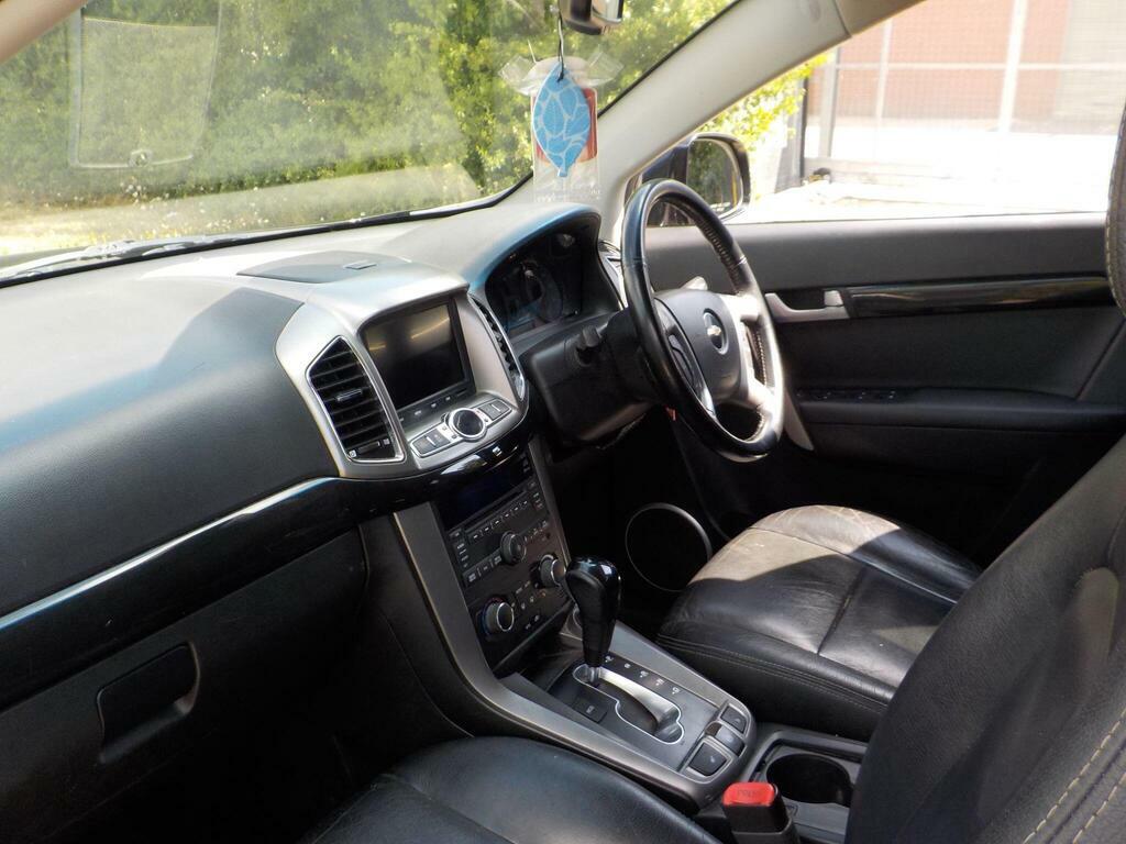 Chevrolet Captiva Lt White #10