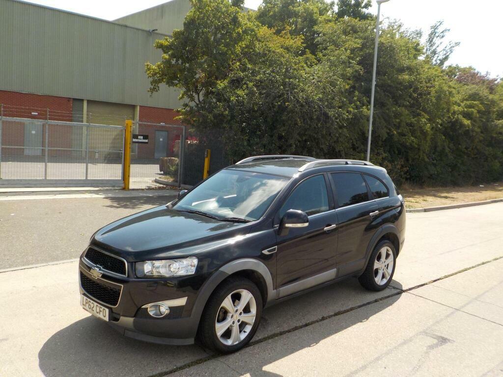 Chevrolet Captiva Lt White #9