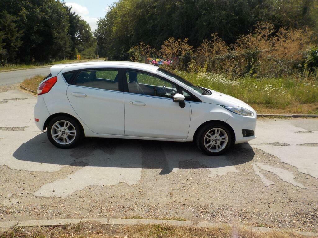 Ford Fiesta 1.0T Ecoboost Zetec Euro 6 S S White
