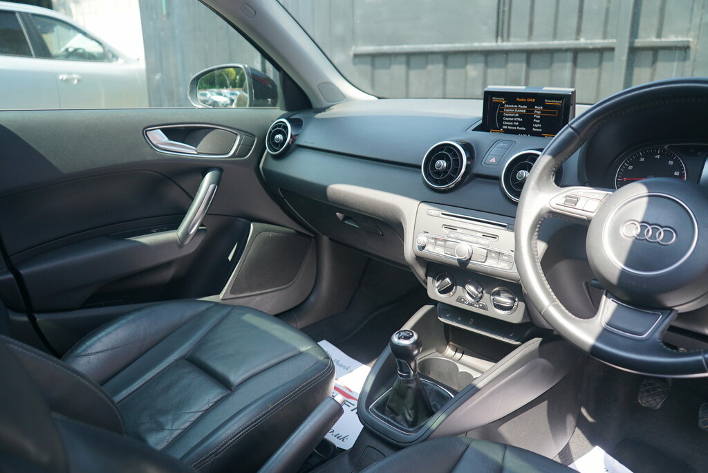 Audi A1 1.6 Tdi Se White #68