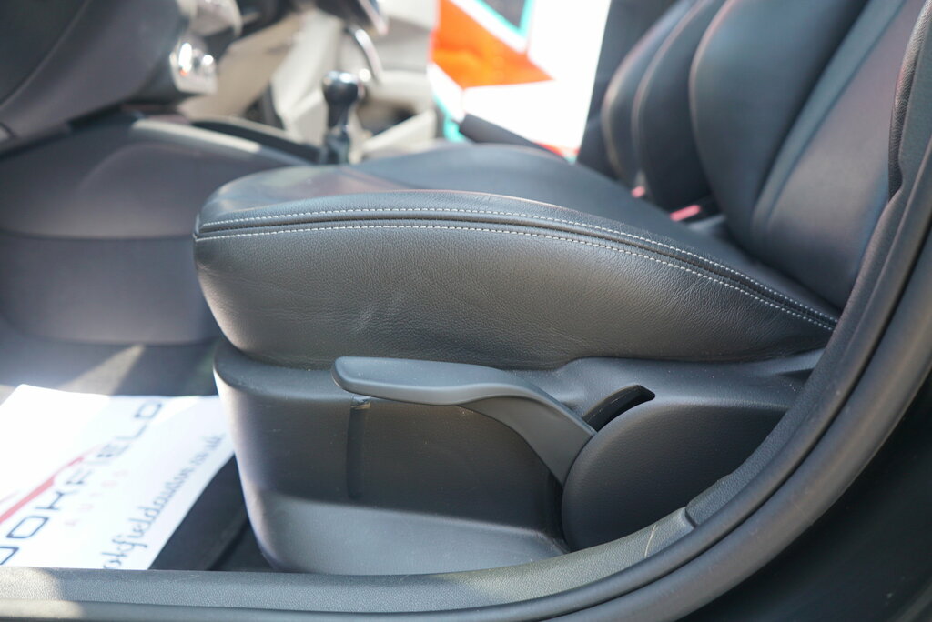 Audi A1 1.6 Tdi Se White #94