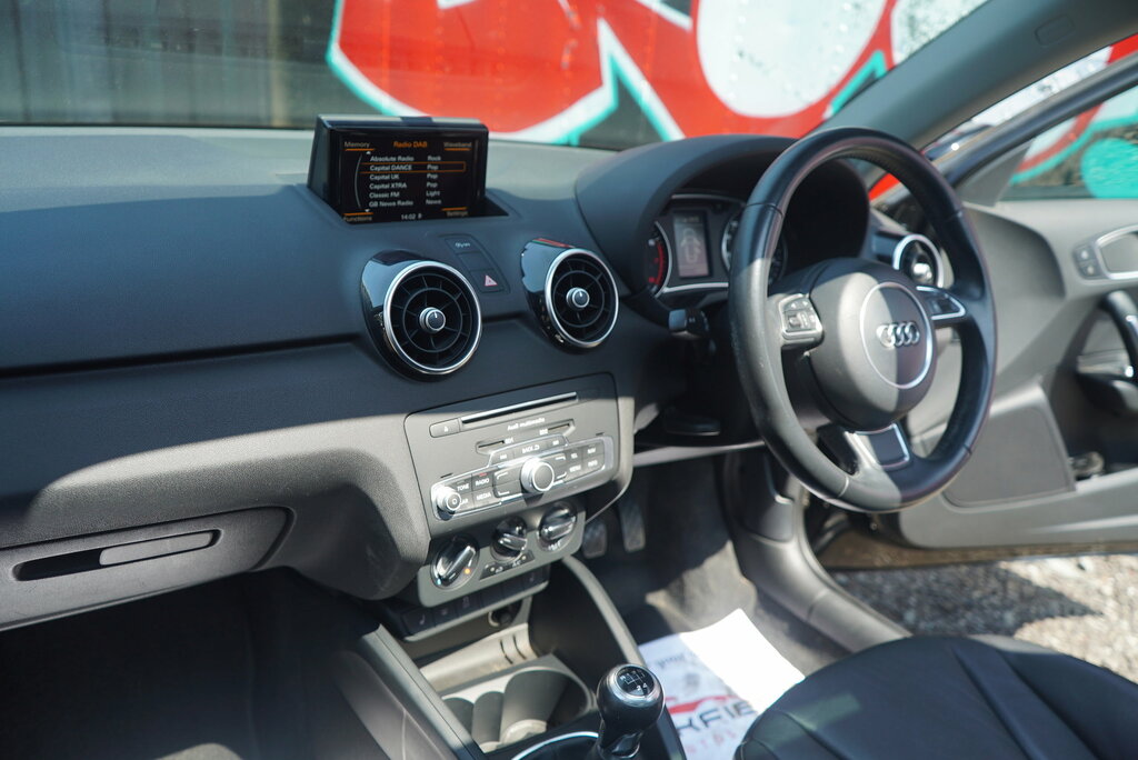 Audi A1 1.6 Tdi Se White #96