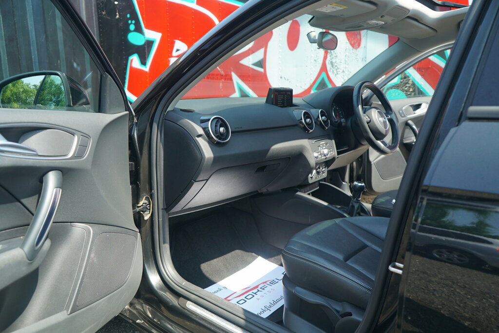 Audi A1 1.6 Tdi Se White #87