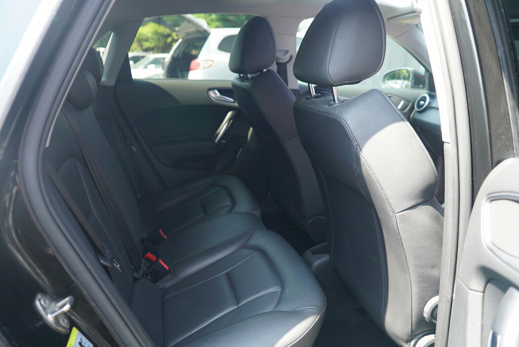 Audi A1 1.6 Tdi Se White #63
