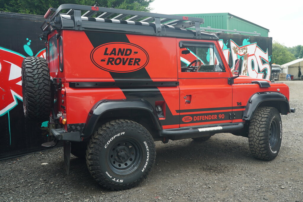 Land Rover Defender 90 County Black #24