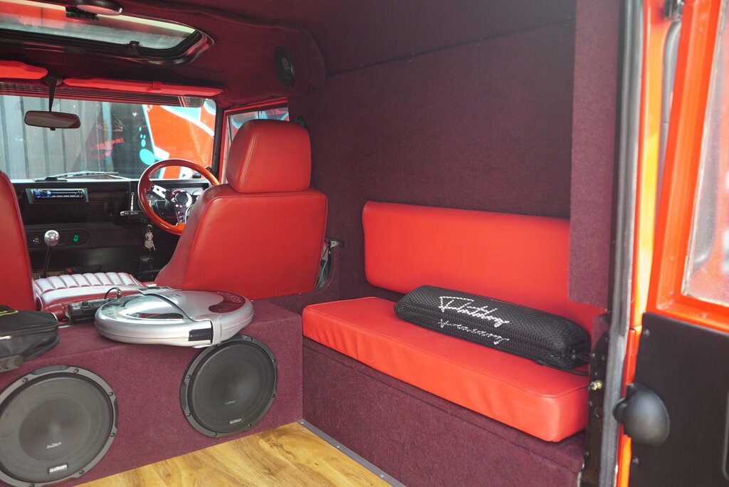 Land Rover Defender 90 County Black #20