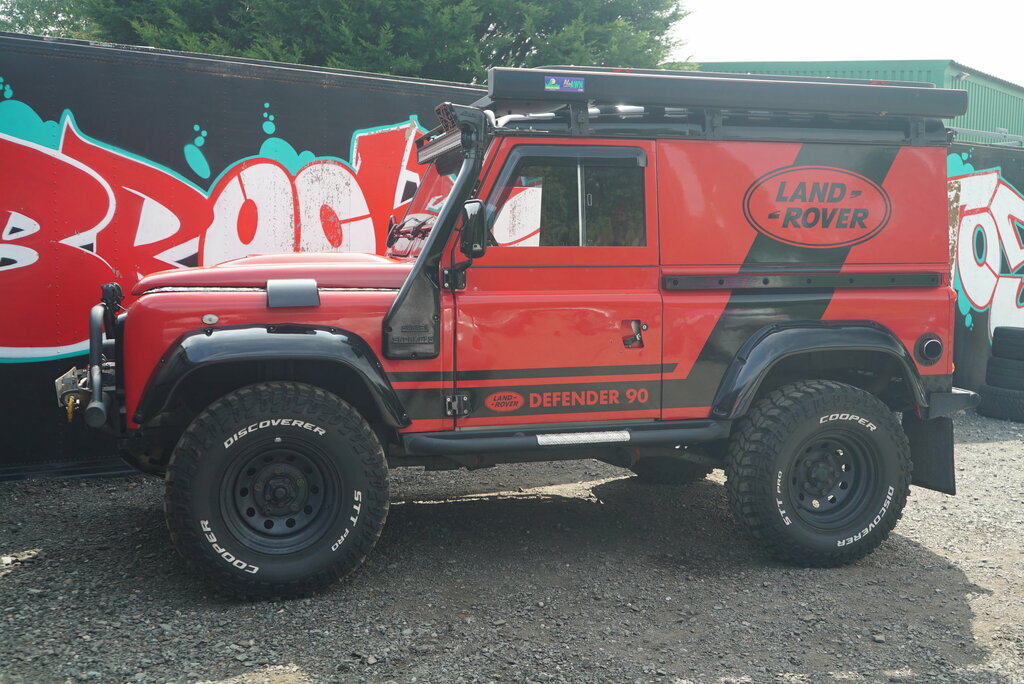 Land Rover Defender 90 County Black #9