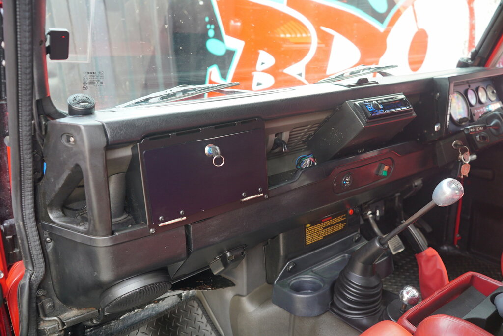 Land Rover Defender 90 County Black #60