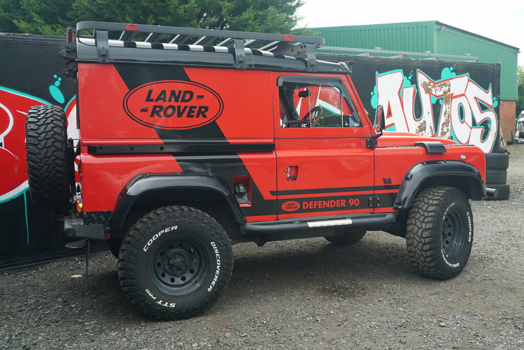 Land Rover Defender 90 County Black #25