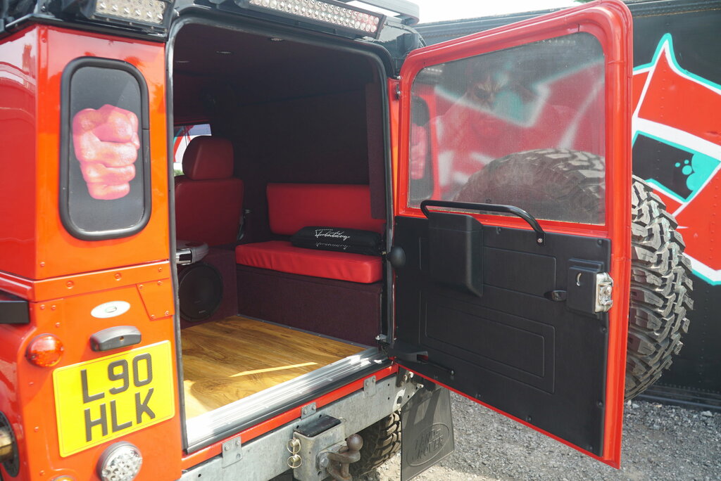 Land Rover Defender 90 County Black #16