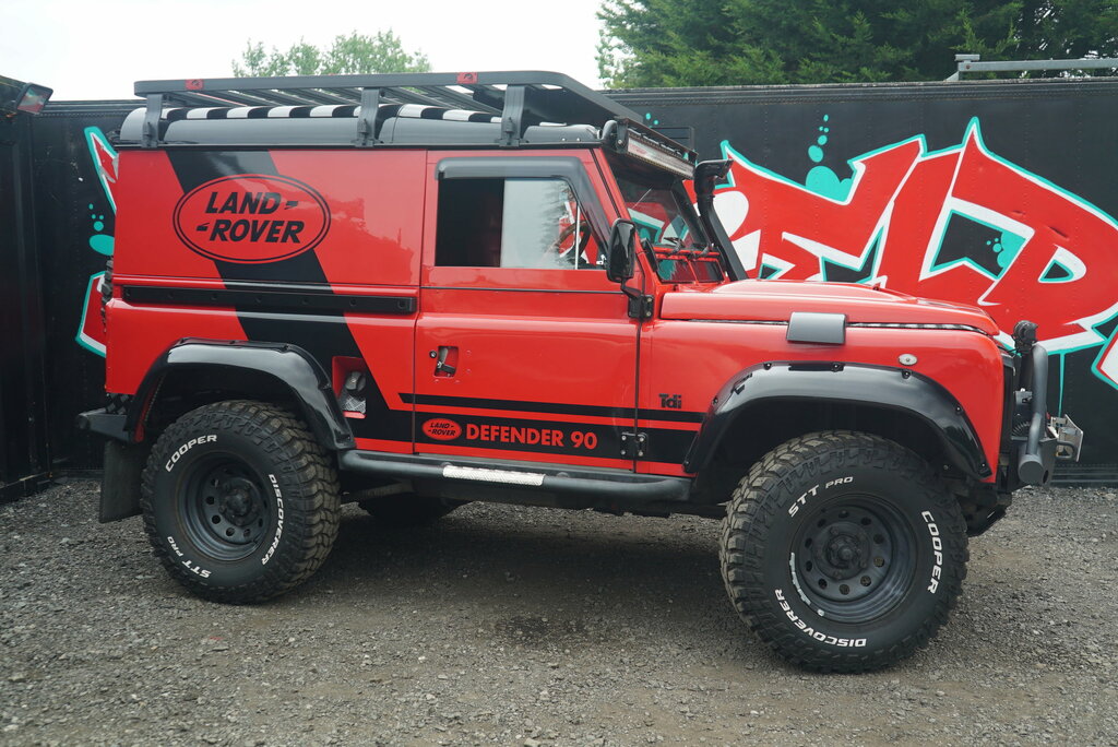 Land Rover Defender 90 County Black #29