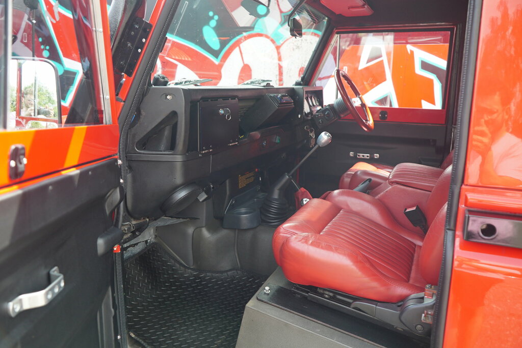 Land Rover Defender 90 County Black #55
