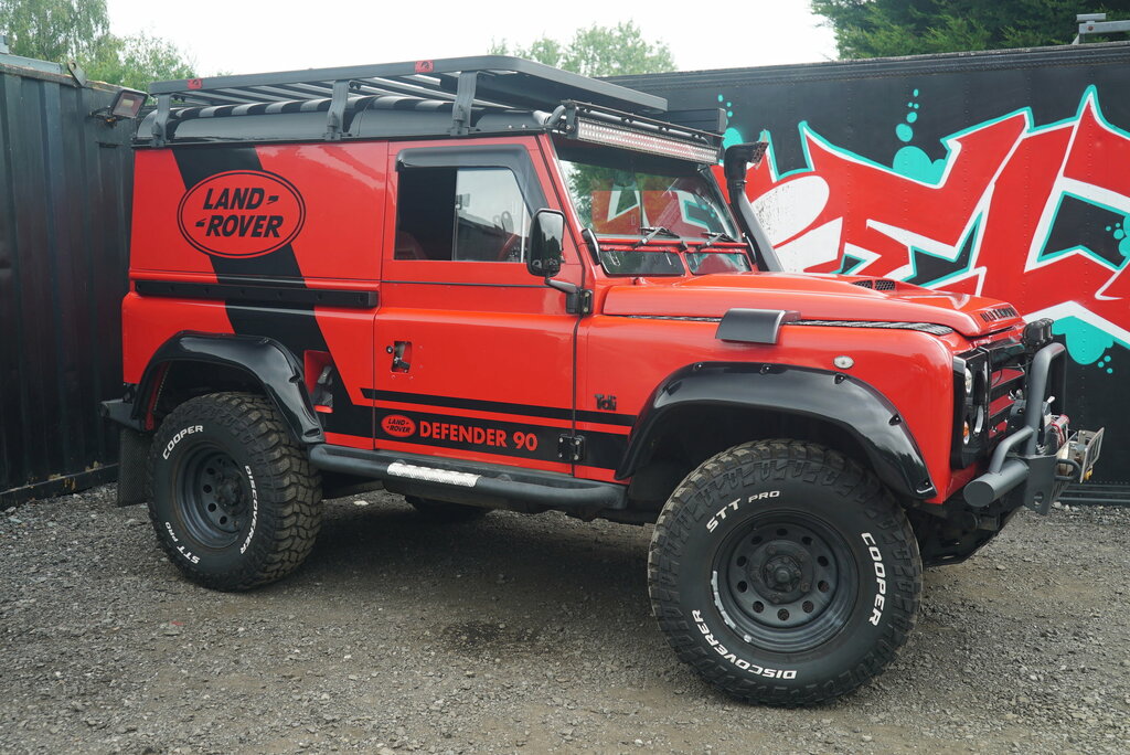 Land Rover Defender 90 County Black #30