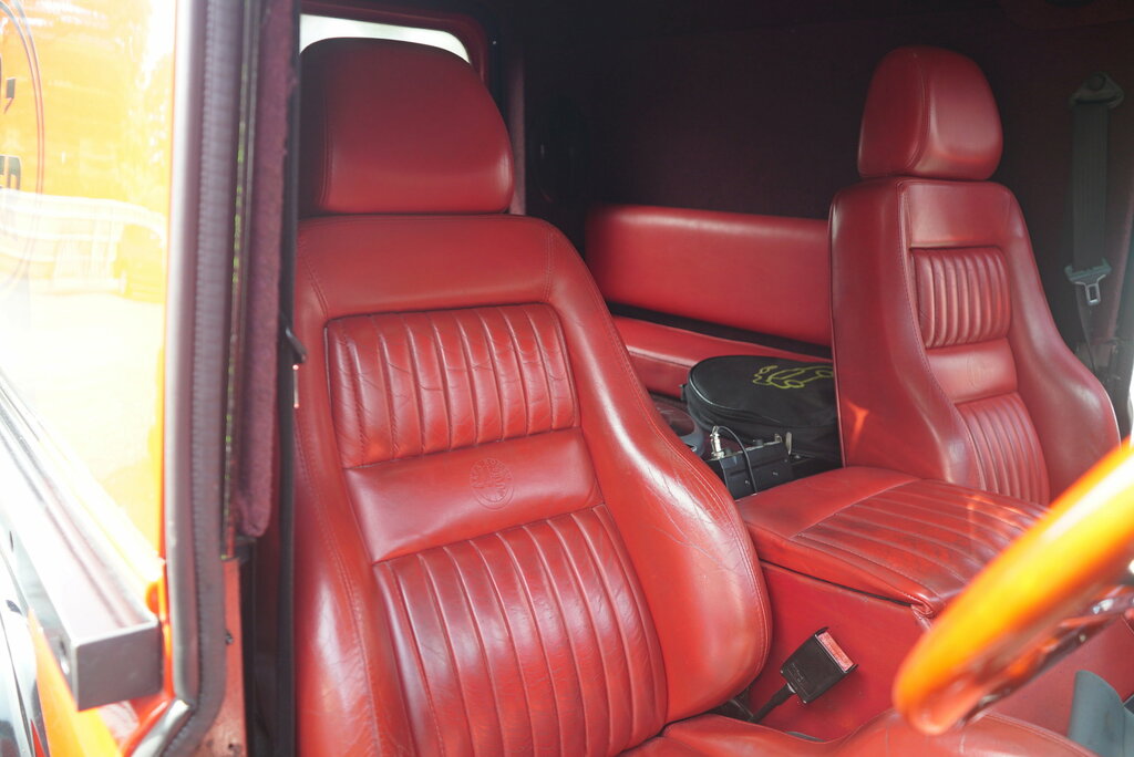 Land Rover Defender 90 County Black #43