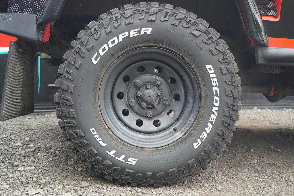 Land Rover Defender 90 County Black #38