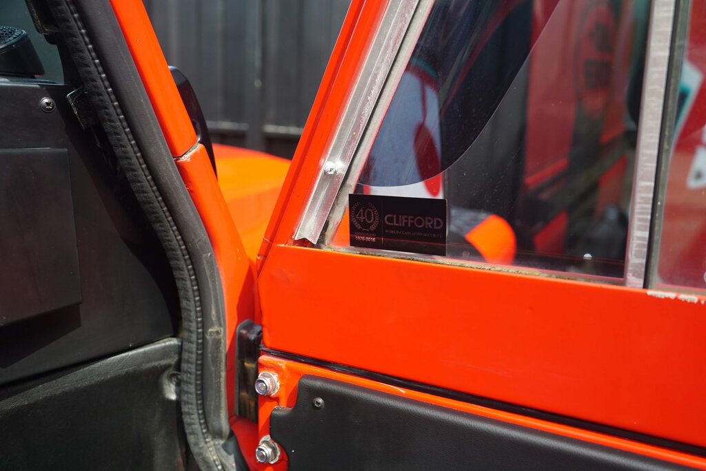 Land Rover Defender 90 County Black #40