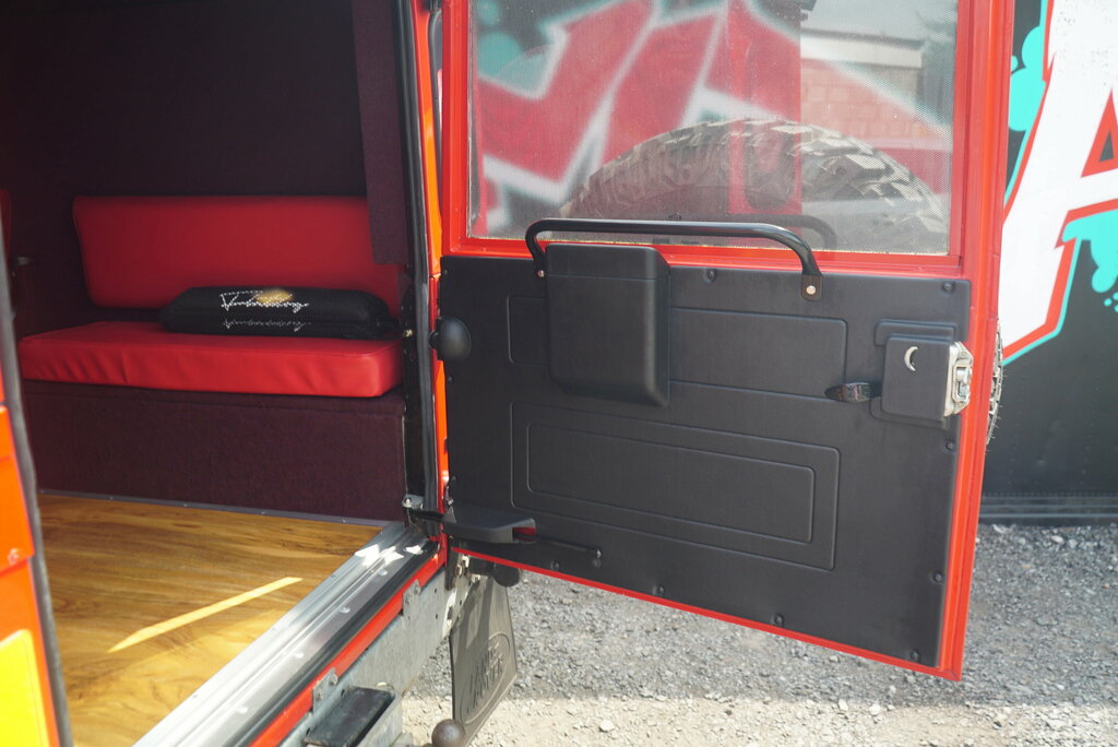 Land Rover Defender 90 County Black #17