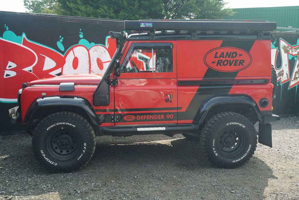 Land Rover Defender 90 County Black #10