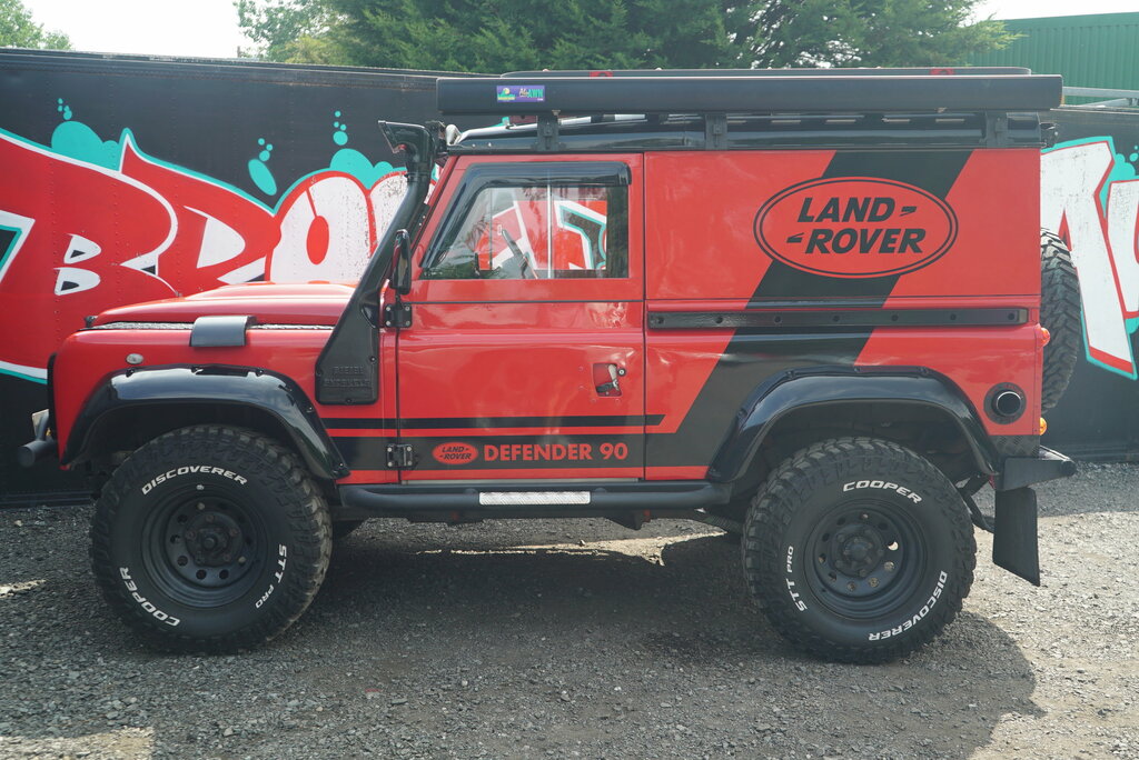 Land Rover Defender 90 County Black #11