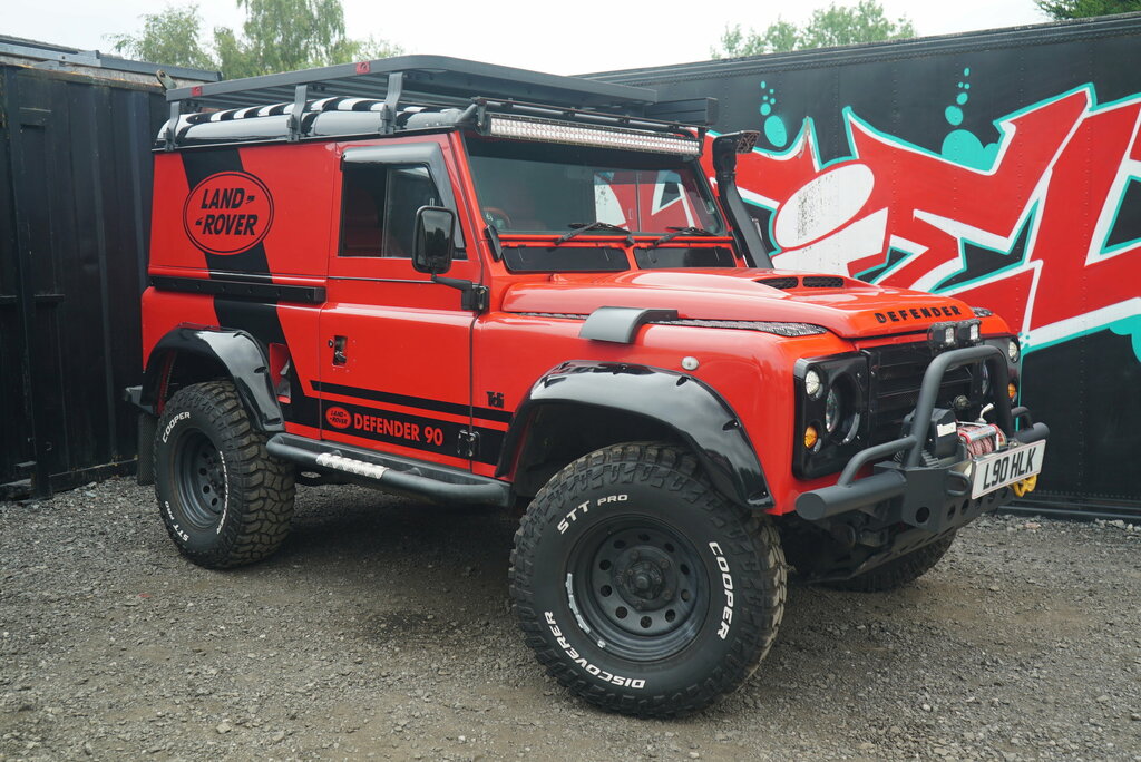 Land Rover Defender 90 County Black #31