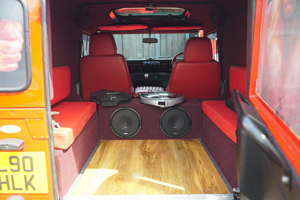 Land Rover Defender 90 County Black #19