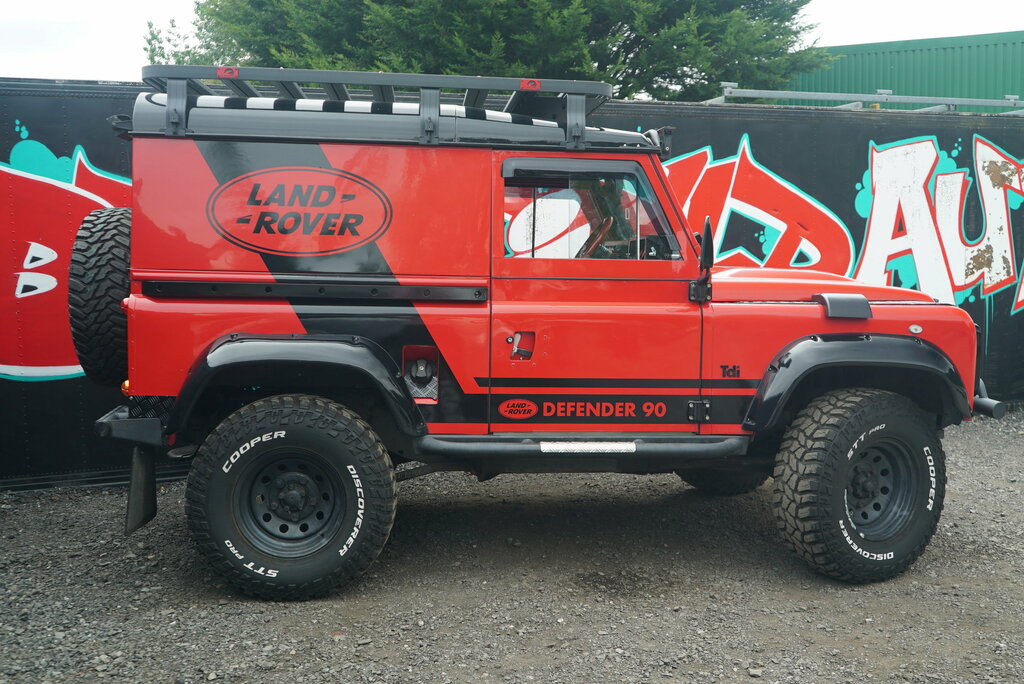 Land Rover Defender 90 County Black #27