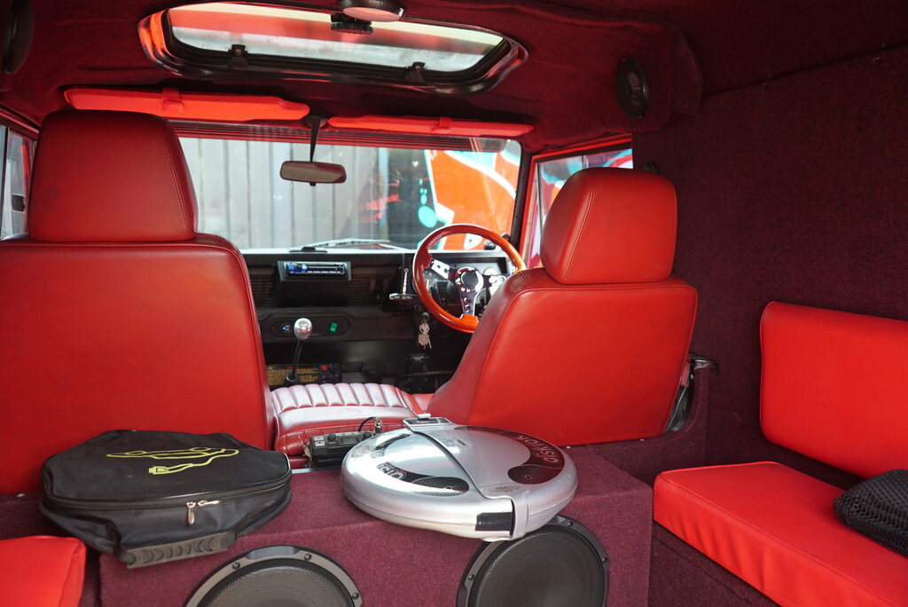 Land Rover Defender 90 County Black #21