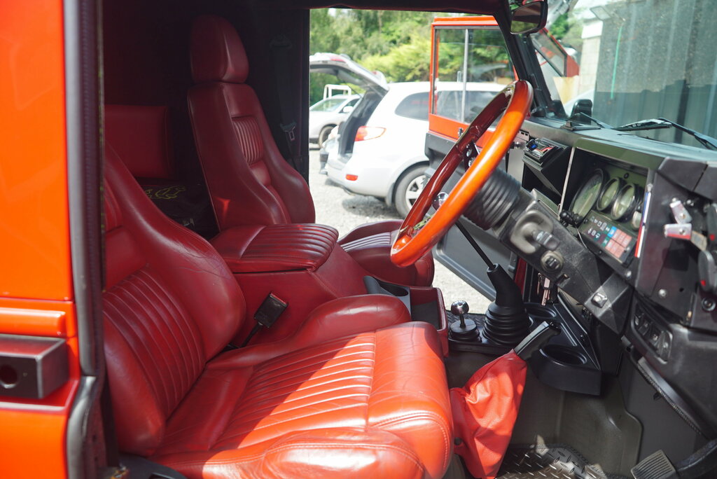 Land Rover Defender 90 County Black #41