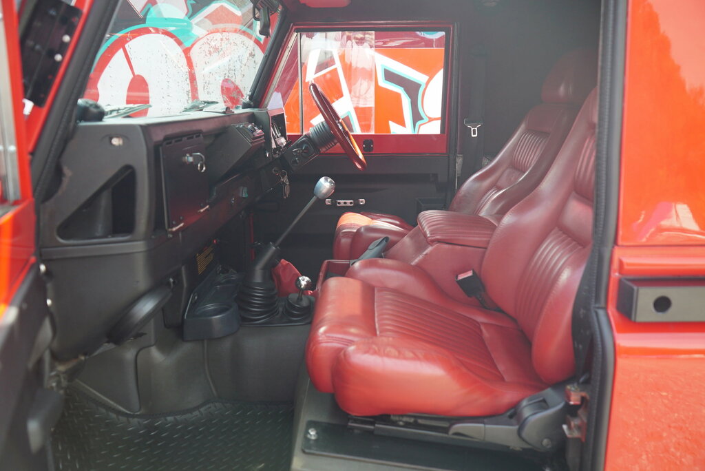 Land Rover Defender 90 County Black #56