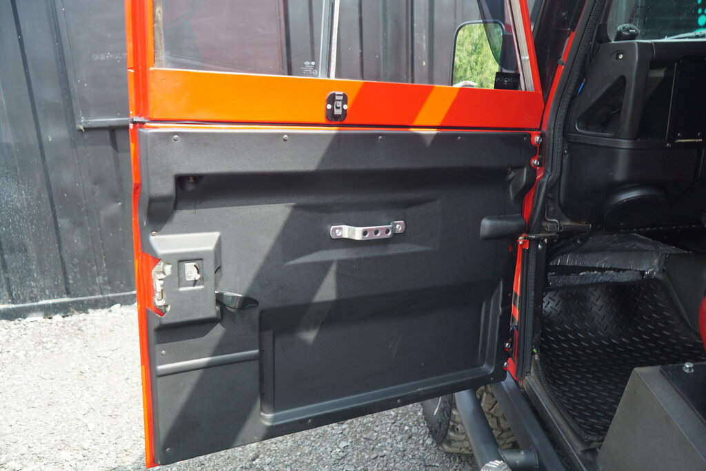 Land Rover Defender 90 County Black #53