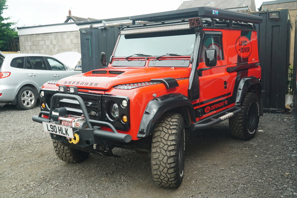 Land Rover Defender 90 County Black #7