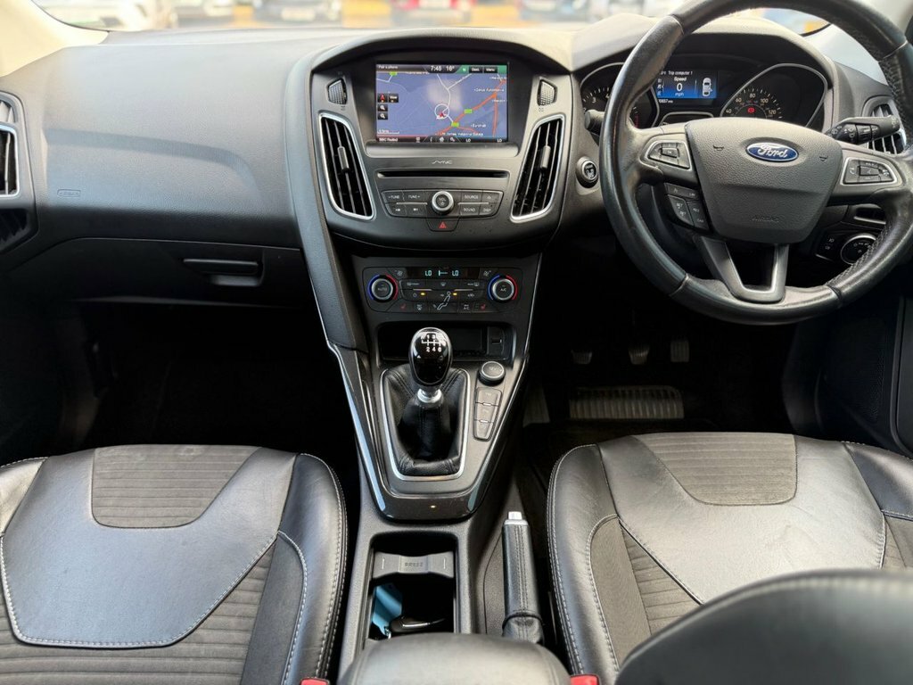 Ford Focus 1L Titanium X Red #2