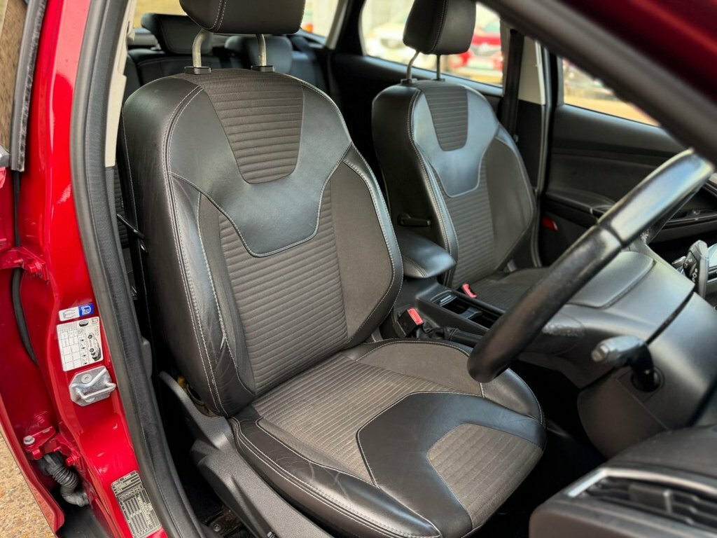 Ford Focus 1L Titanium X Red #3