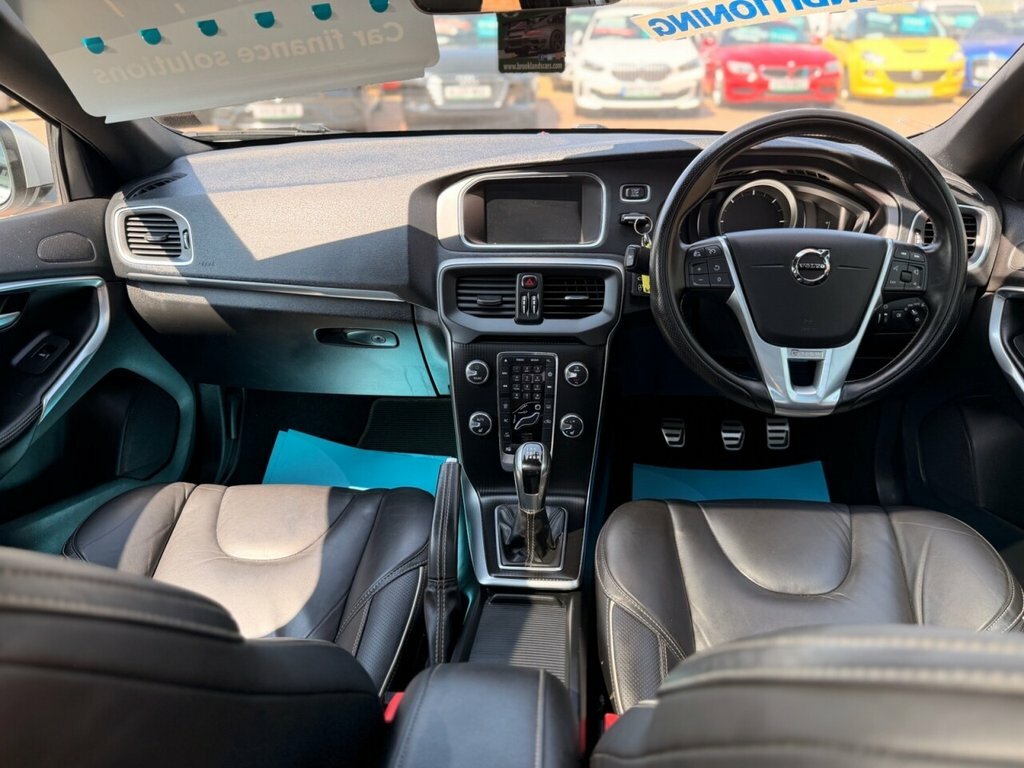 Volvo V40 2L R-design Edition KP19XGM White #2