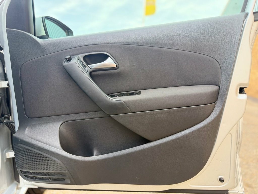 Volkswagen Polo Moda Silver #36