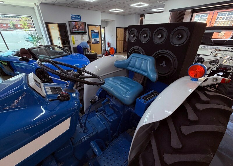 Ford Transit Custom Ford 3600 Tractor Grey #2