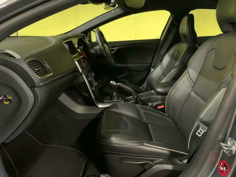 Volvo V40 2.0 T2 R-design Nav Plus 120 Bhp Silver #15