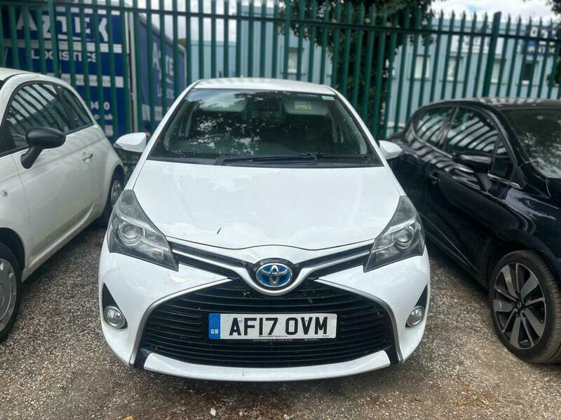 Toyota Yaris 1.5 Vvt-h Icon E-cvt AF17OVM White #2