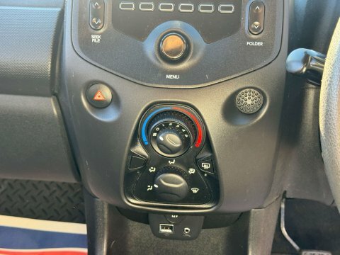 Toyota Aygo 1.0 Vvt-i X Red #5