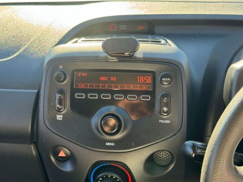 Toyota Aygo 1.0 Vvt-i X Red #6