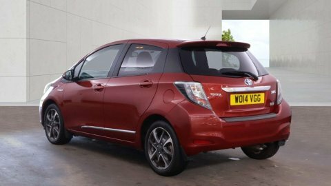 Toyota Yaris Trend Red #3