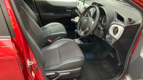 Toyota Yaris Trend Red #11