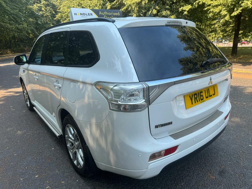Mitsubishi Outlander 2.0H 12Kwh Gx3h Cvt 4Wd Euro 5 Ss YR16ULJ White #4
