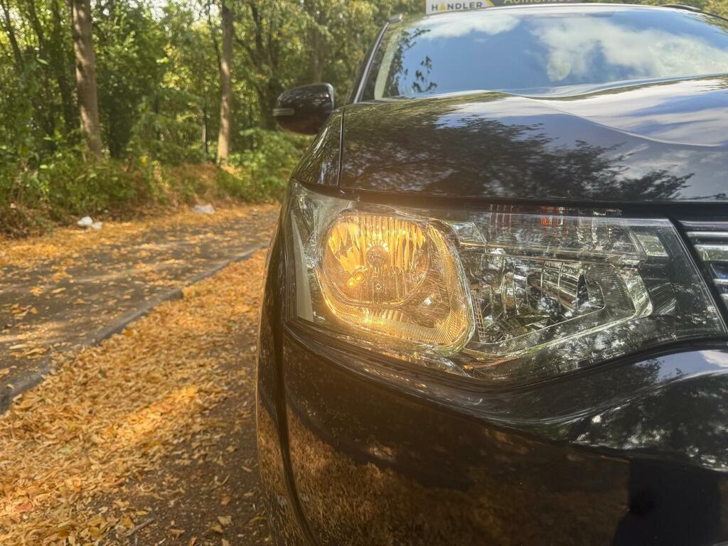Mitsubishi Outlander 2.2 Di White #48