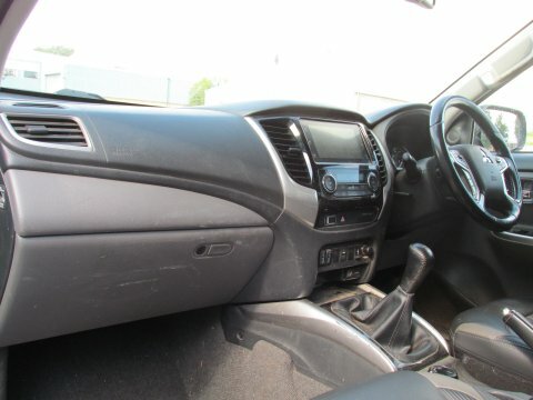 Mitsubishi L200 Di-d 4X4 Barbarian Black #18
