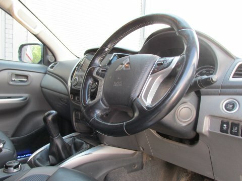 Mitsubishi L200 Di-d 4X4 Barbarian Black #32