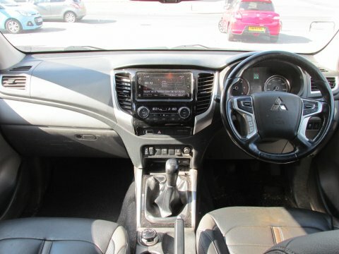 Mitsubishi L200 Di-d 4X4 Barbarian Black #19